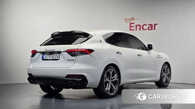 Maserati Levante 2023 Белый из Кореи