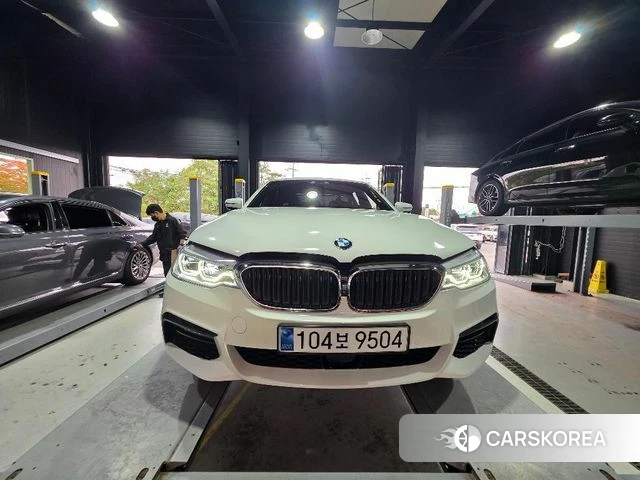 BMW 5 Series (G30) 2018 Белый из Кореи