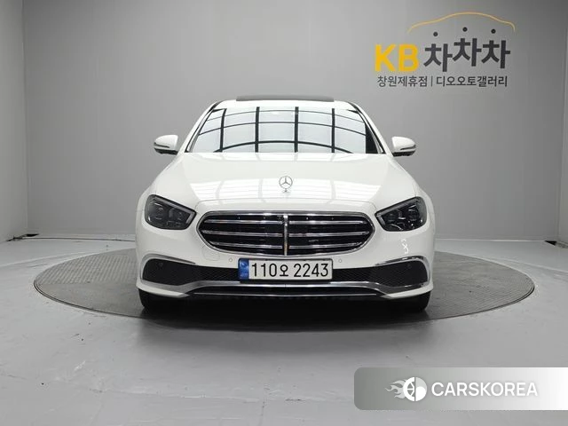 Mercedes-Benz E-Class W213 2022 Белый из Кореи