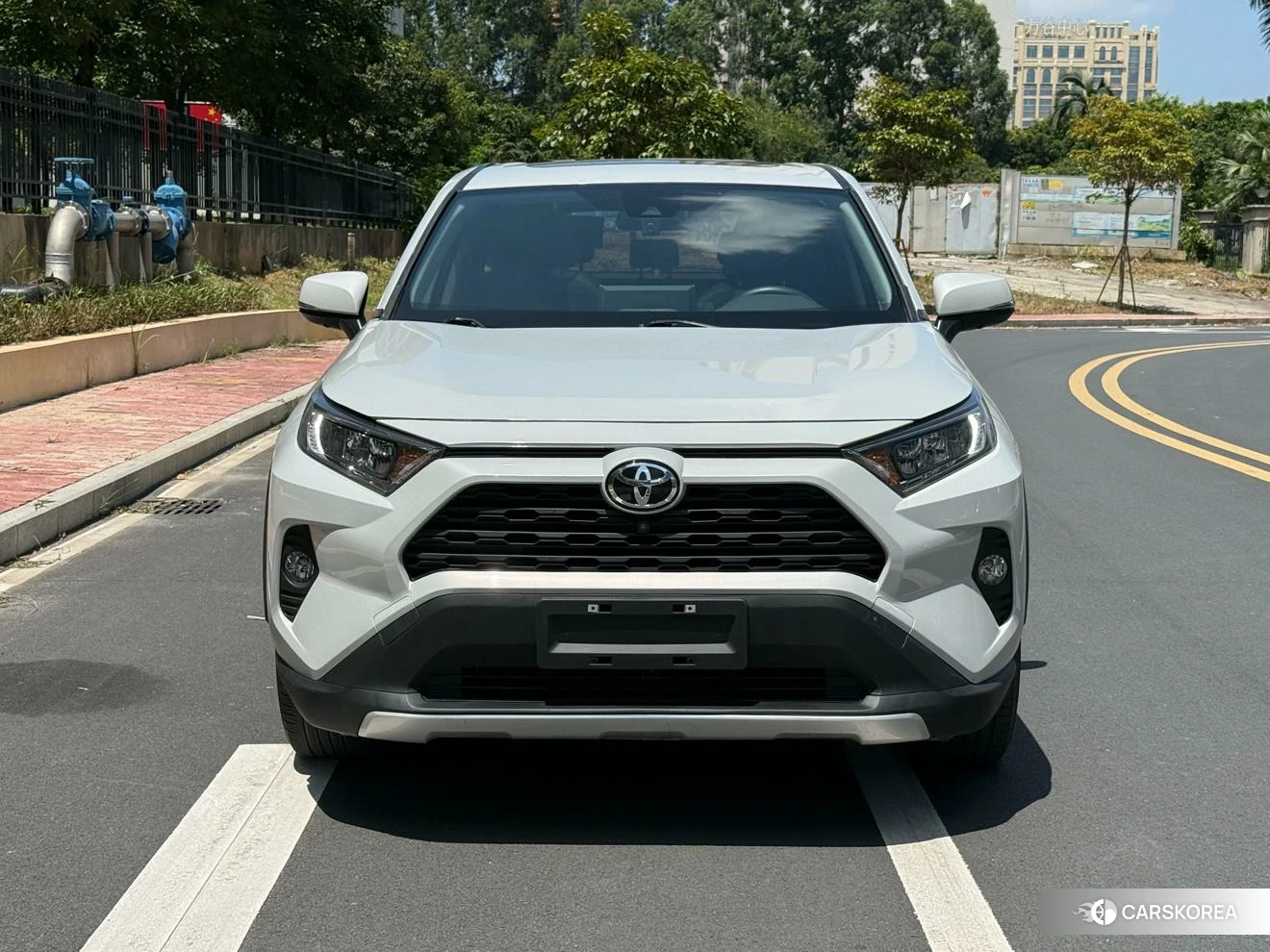 Toyota RAV4 2021 Белый из Китая