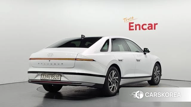 Hyundai Grandeur (GN7) 2023 Белый из Кореи