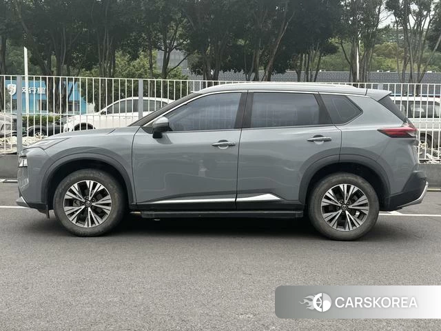 Nissan X-Trail 2022 Серебристо-серый из Китая