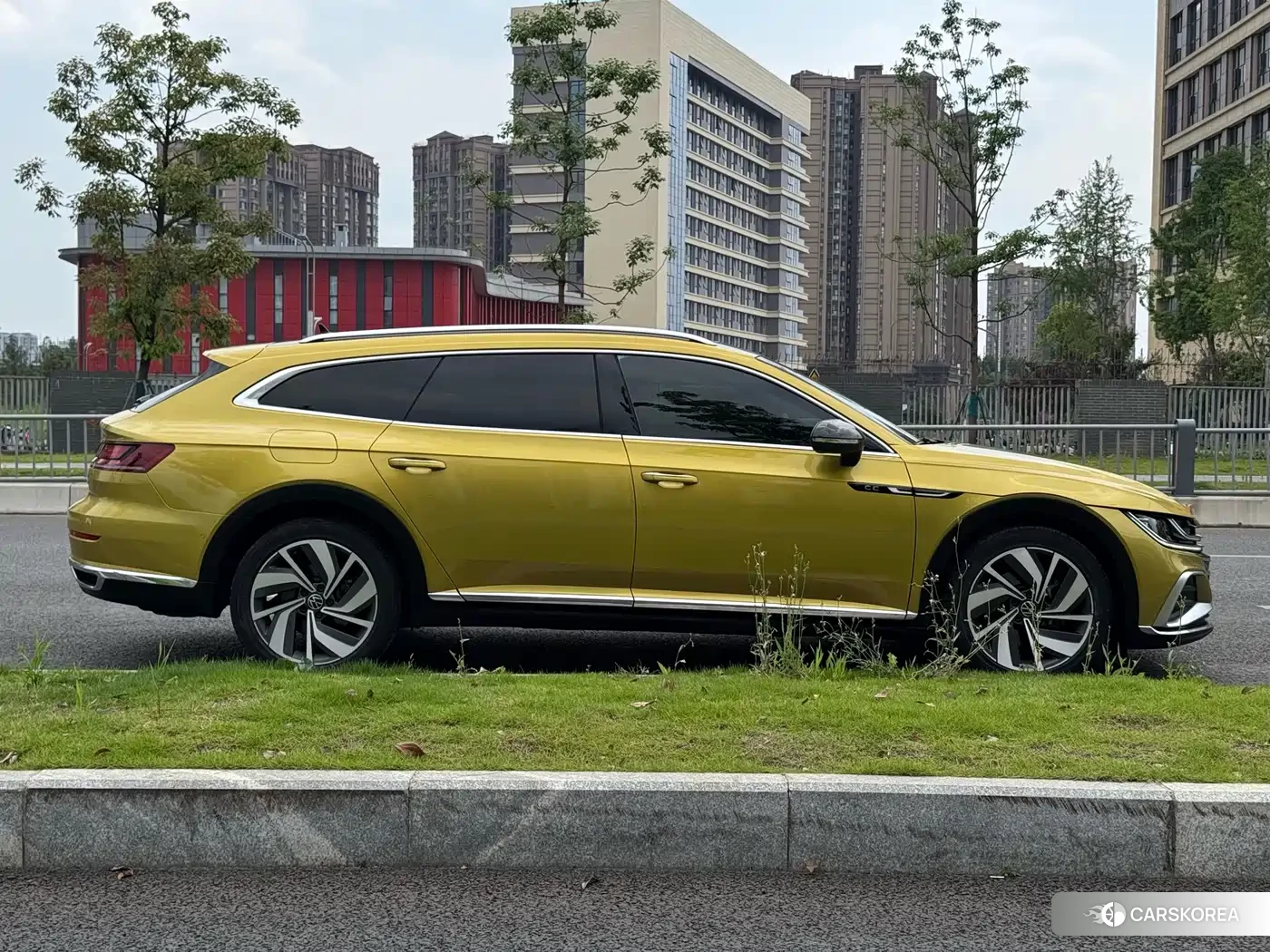 Volkswagen Arteon (CC) 2021 Yellow/orange из Китая