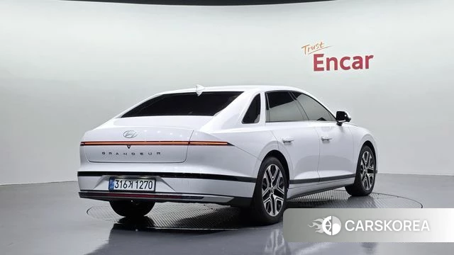 Hyundai Grandeur Hybrid (GN7) 2023 Белый из Кореи