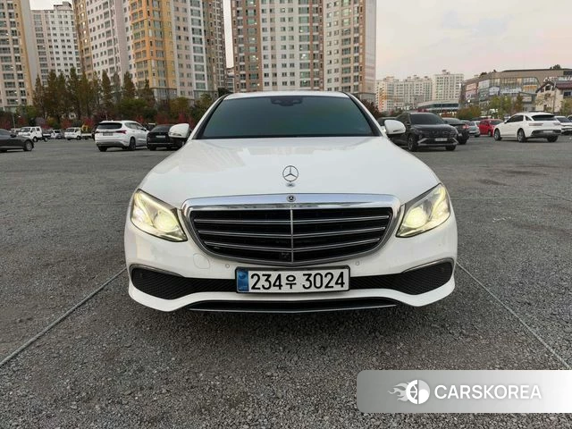 Mercedes-Benz E-Class W213 2018 Белый из Кореи