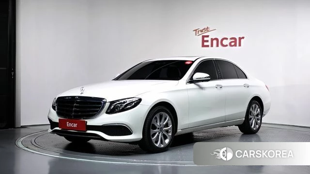 Mercedes-Benz E-Class W213 2018 Белый из Кореи