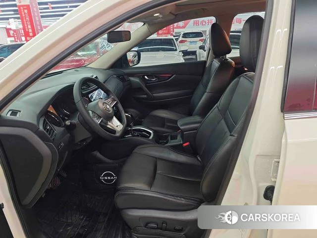 Nissan X-Trail 2021 Белый из Китая