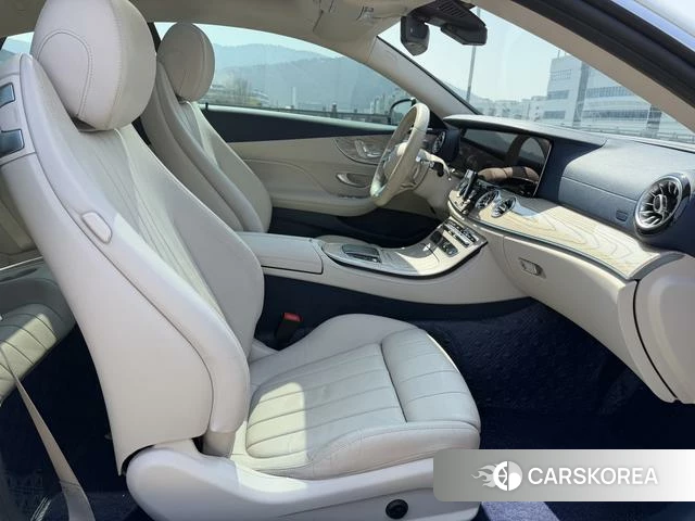 Mercedes-Benz E-Class 2021 Белый из Китая