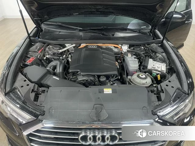 Audi A6L 2021 Черный из Китая
