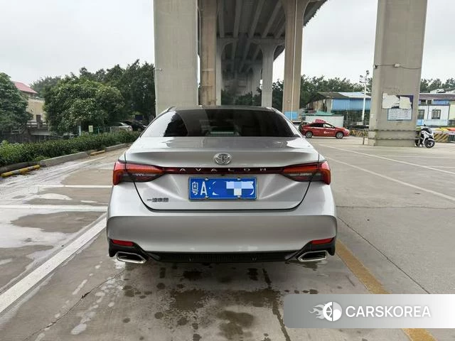 Toyota Avalon 2022 Серебристо-серый из Китая