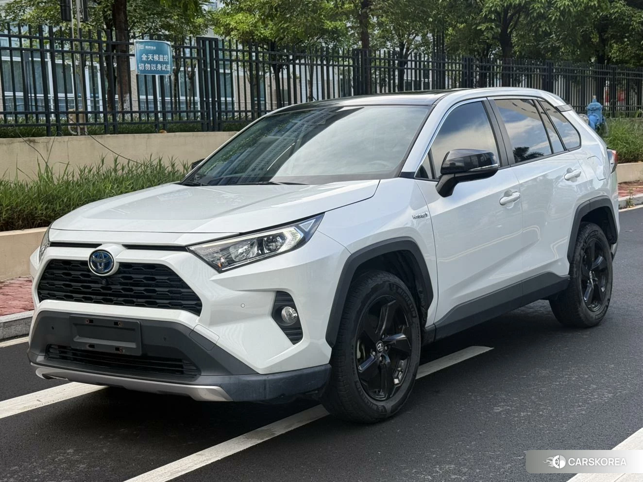 Toyota RAV4 2022 Белый из Китая