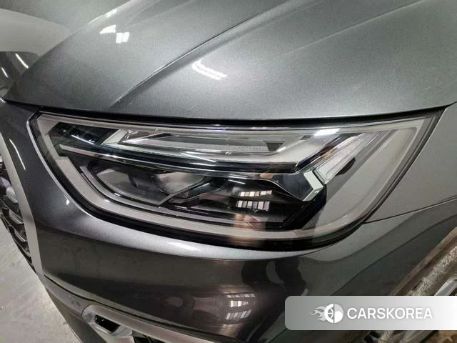 Audi Q5L 2021 Темно-серый из Китая