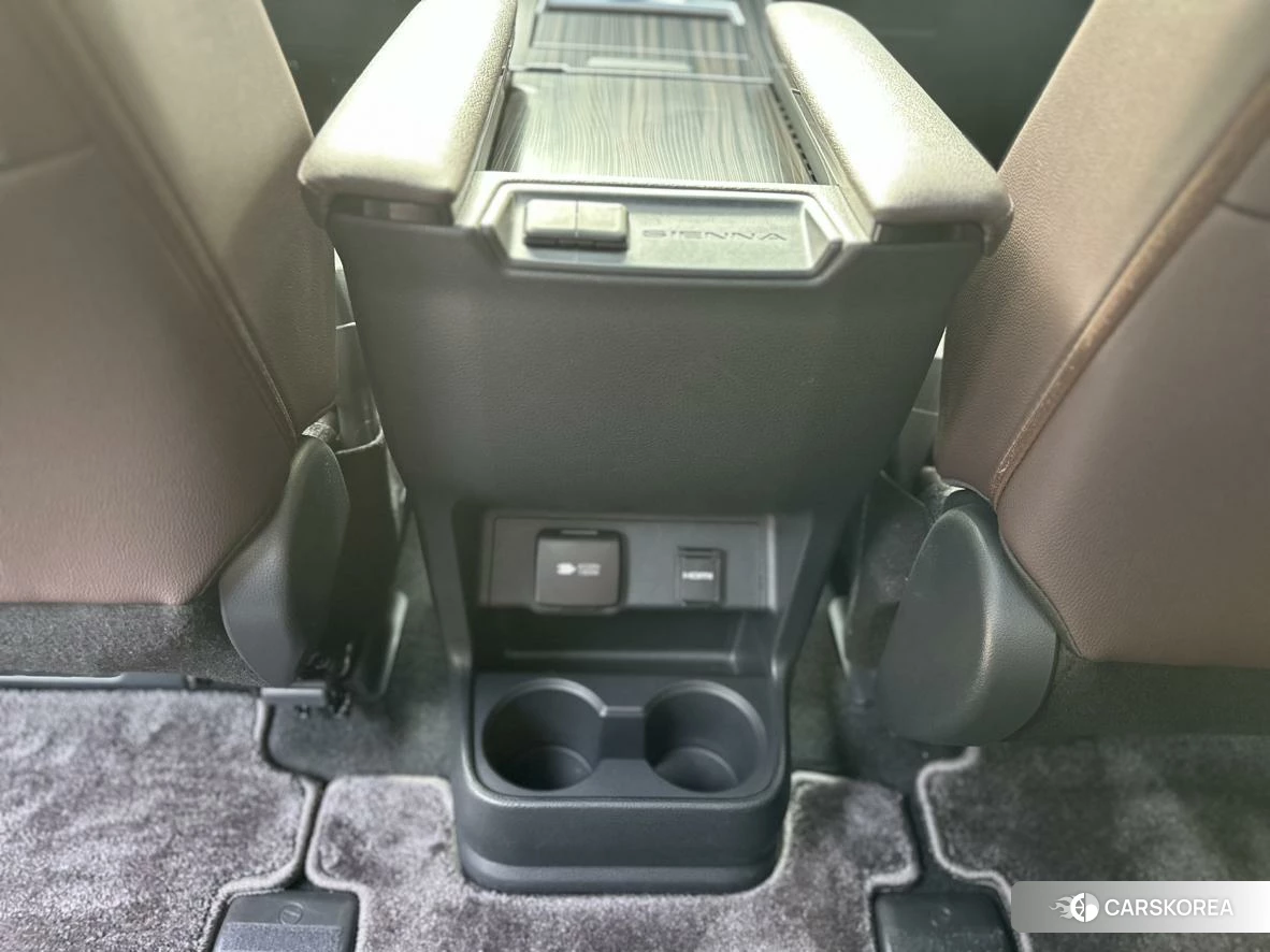 Toyota Sienna 2021 Черный из Китая