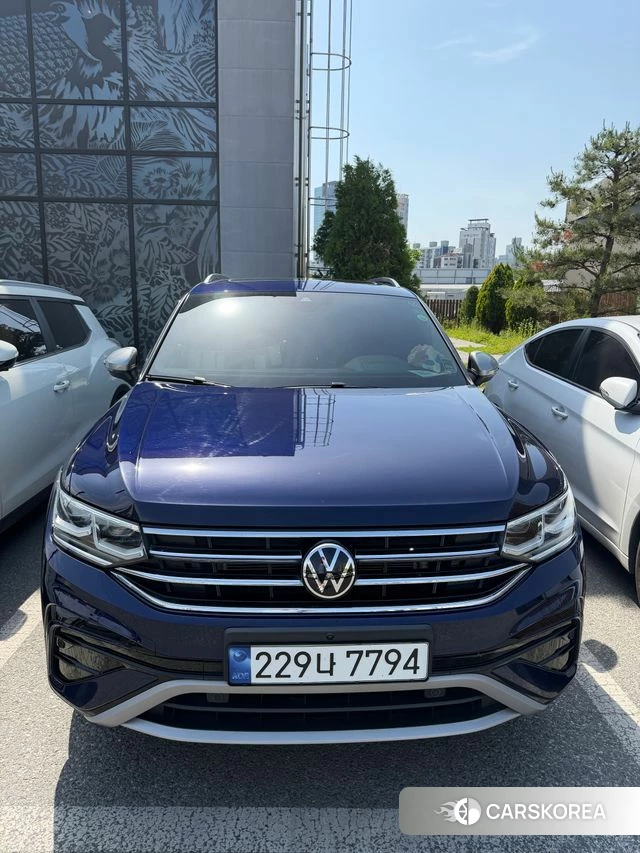 Volkswagen Tiguan Allspace 2023 Синий из Кореи