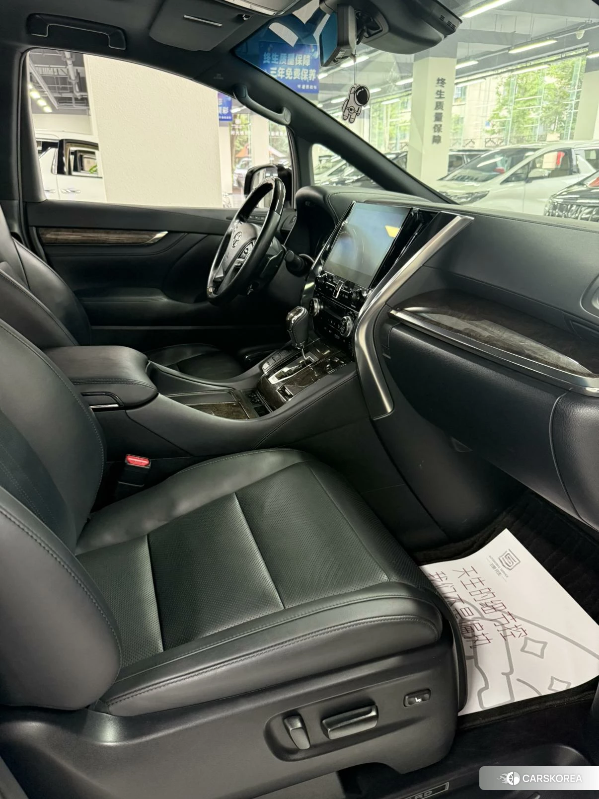 Toyota Alphard 2021 Черный из Китая