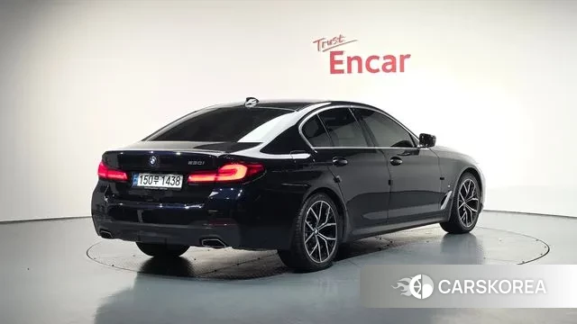 BMW 5 Series (G30) 2023 Черный из Кореи