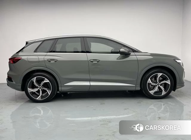 Audi Q4 2023 Темно-серый из Китая
