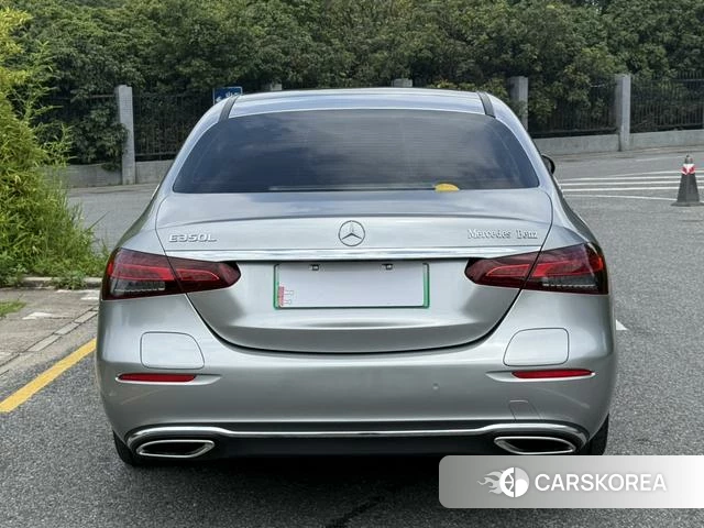 Mercedes-Benz E-Class 2021 Серебристо-серый из Китая
