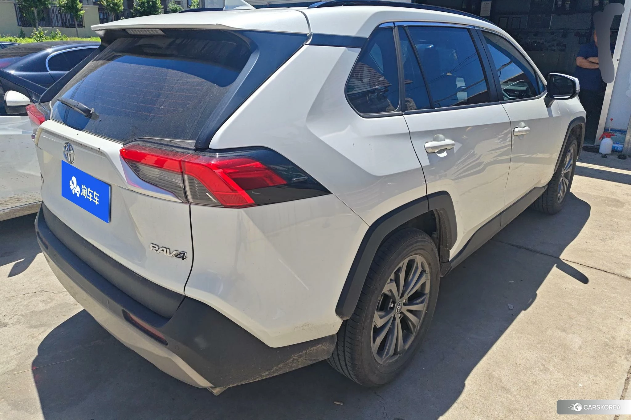 Toyota RAV4 2023 Белый из Китая