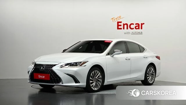 Lexus ES300h 7th generation 2023 Белый из Кореи
