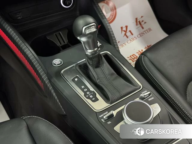 Audi Q2L 2021 Белый из Китая