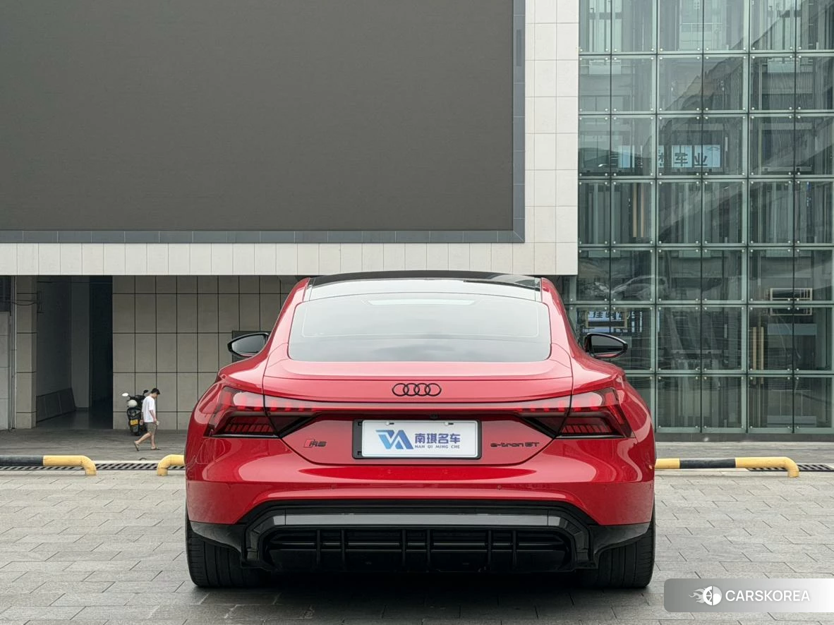 Audi e-tron 2023 Красный из Китая