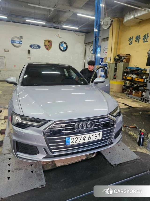 Audi A6 (C8) 2023 Светло-серебряный цвет из Кореи