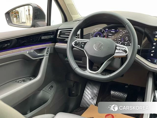 Volkswagen Touareg 2024 Черный из Китая