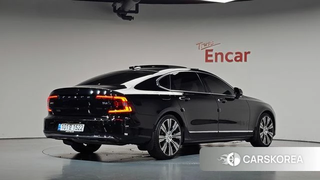 Volvo S90 2023 Черный из Кореи