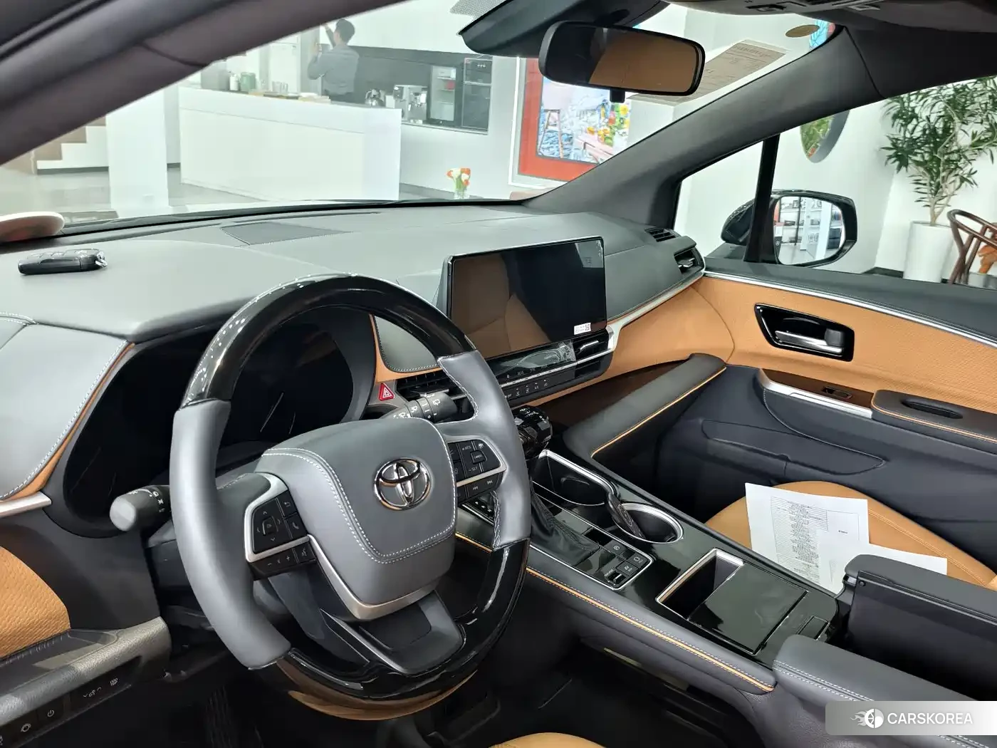 Toyota Granvia 2026 Черный из Китая