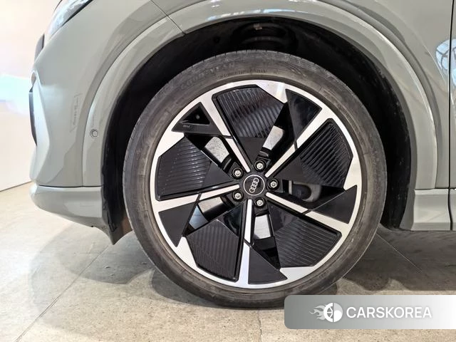 Audi Q4 2023 Темно-серый из Китая