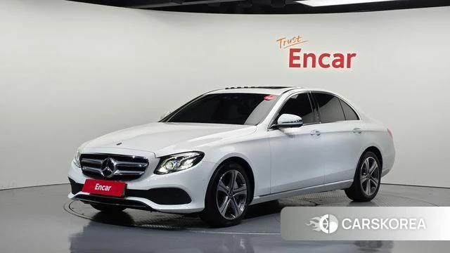 Mercedes-Benz E-Class W213 2018 Белый из Кореи