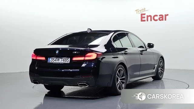 BMW 5 Series (G30) 2021 Черный из Кореи
