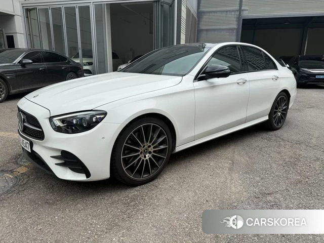 Mercedes-Benz E-Class W213 2023 Белый из Кореи