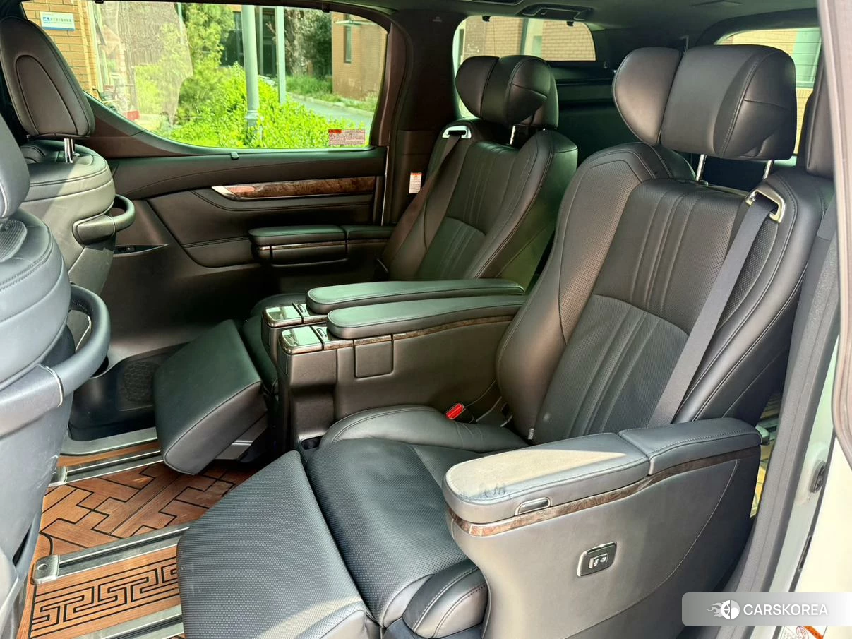 Toyota Vellfire 2021 Белый из Китая