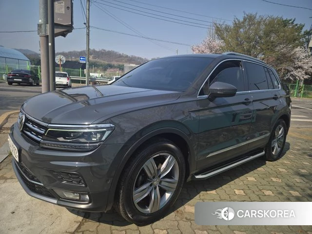 Volkswagen Tiguan second Generation 2018 Серебристо-серый из Кореи