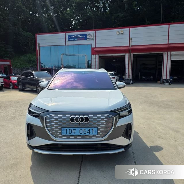 Audi Q4 e-Tron (F4) 2025 Белый из Кореи