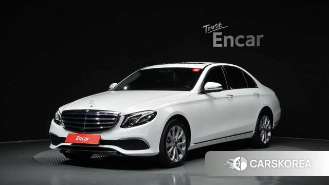 Mercedes-Benz E-Class W213 2018 Белый из Кореи