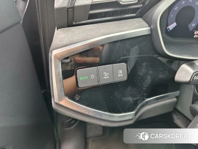 Audi Q3 2021 Темно-серый из Китая