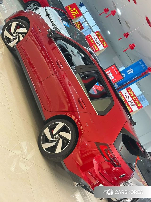 Volkswagen Golf 2022 Красный из Китая