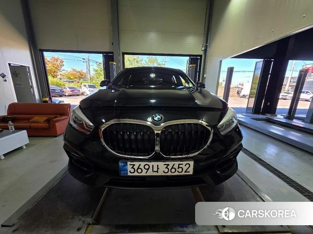 BMW 1 Series (F40) 2021 Черный из Кореи