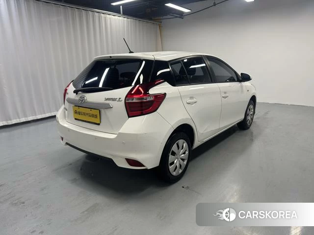 Toyota Yaris L 2021 Белый из Китая