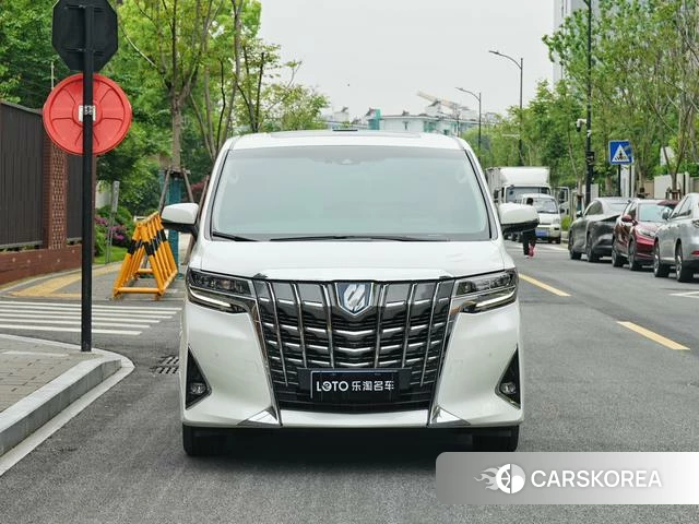 Toyota Alphard 2021 Белый из Китая