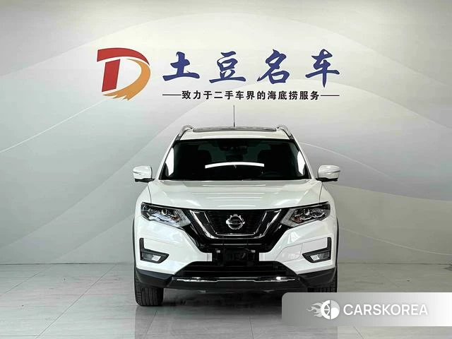 Nissan X-Trail 2023 Белый из Китая