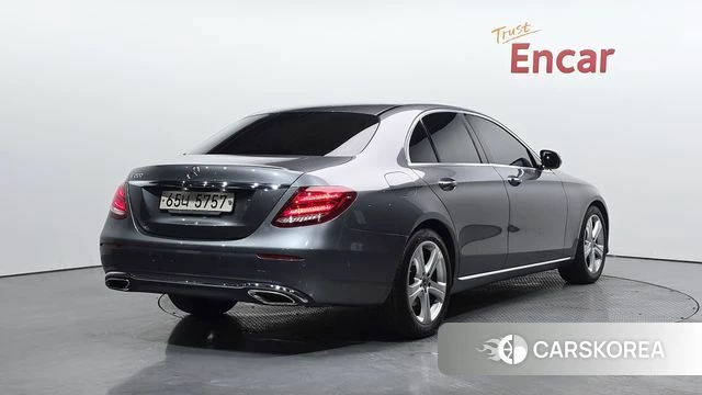 Mercedes-Benz E-Class W213 2018 Серый из Кореи