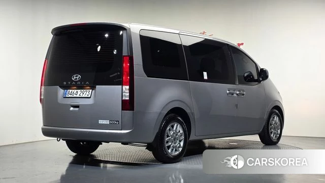 Hyundai Staria 2024 Серебристо-серый из Кореи