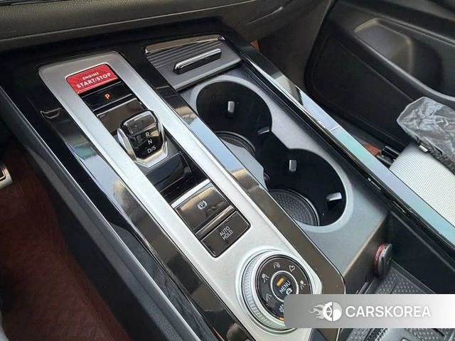 Volkswagen Tavendor 2024 Черный из Китая