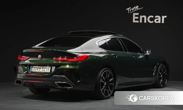 BMW 8 Series (G15) 2022 Темно-зеленый из Кореи