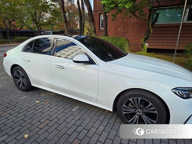 Mercedes-Benz E-Class W214 2025 Белый из Кореи