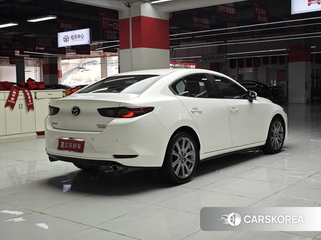 Mazda 3 2024 Белый из Китая